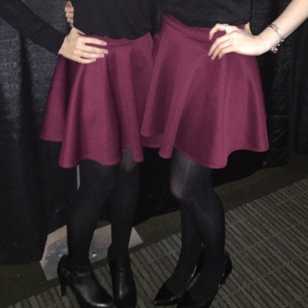 Skater maroon skirt. SM